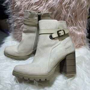Blowfish Malibu Winston Textured Cream Heeled Boots